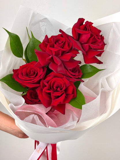 CLASSIC RED ROSES
